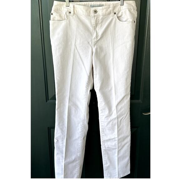 Chico's Platinum Denim Sz 14 Cream Ultimate Fit Slim Straight Leg 5 Pocket Jeans - Picture 2 of 8